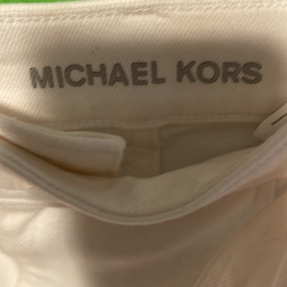 Michael Kors white denim pant, in a good condition size 6 - Picture 2 of 4
